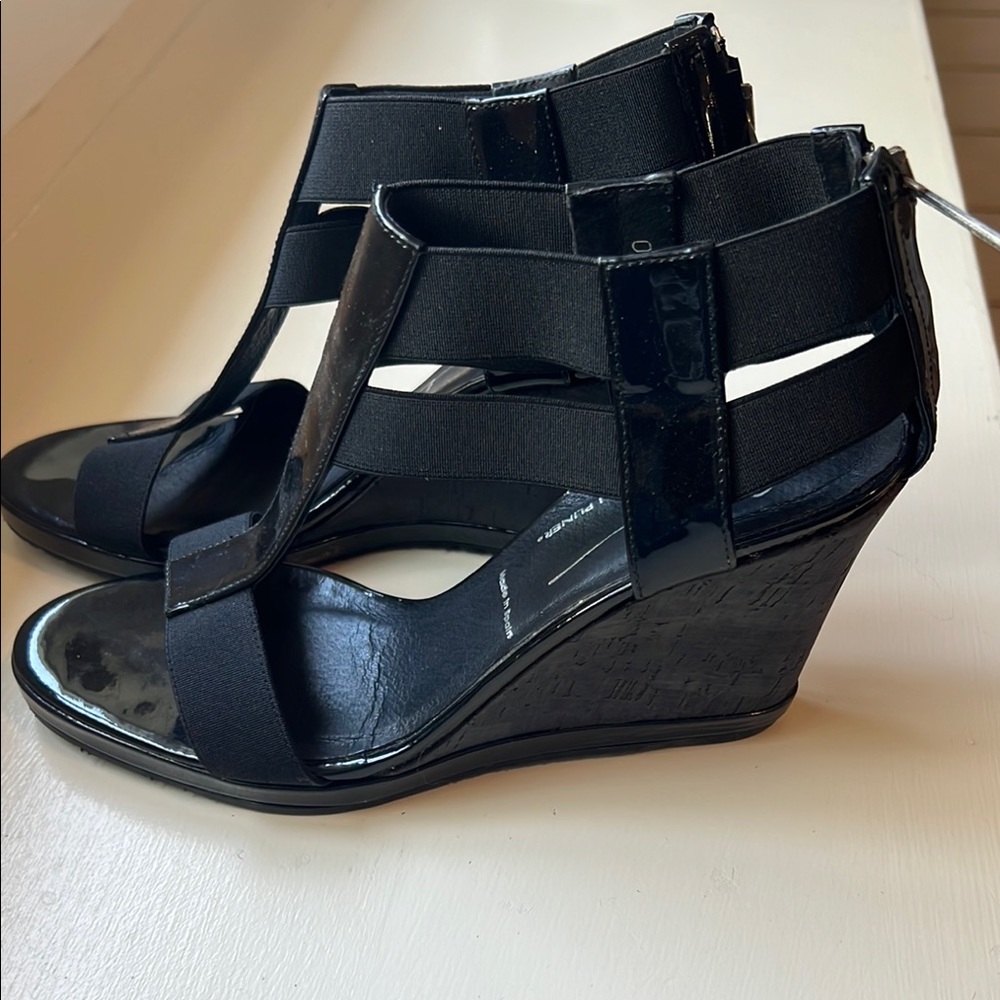 Donald J Pliner in Black Wedge Sandals